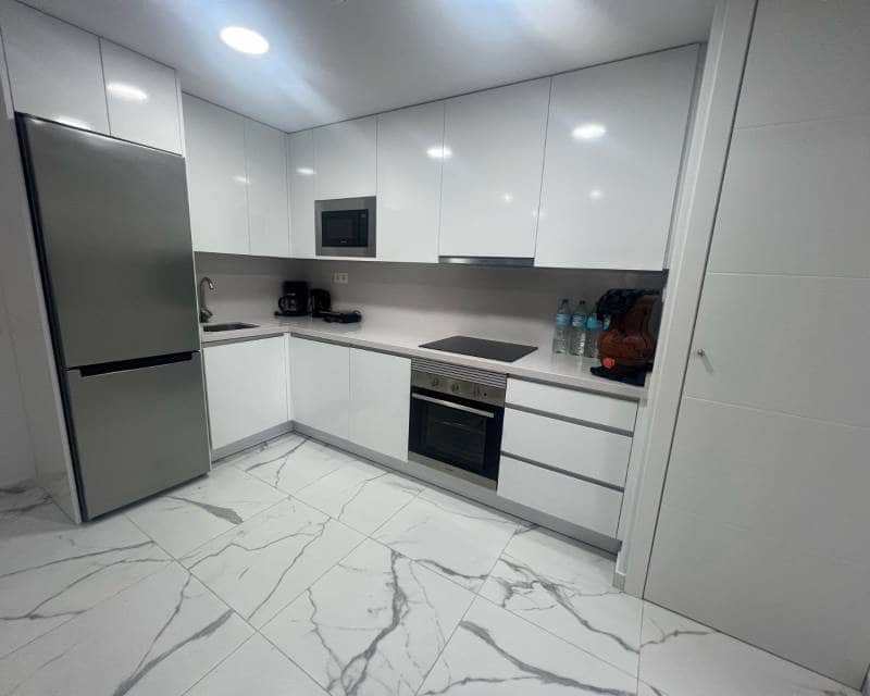 2 sypialnia Apartament do wynajęcia w Torrevieja z basenem - 1 250 € (Ref: 8880875)