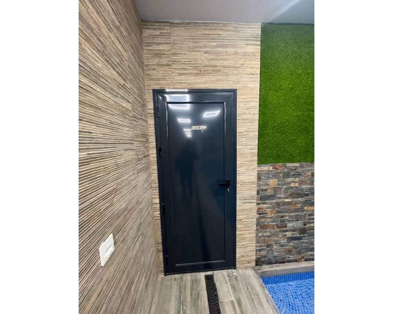 2 sypialnia Apartament do wynajęcia w Torrevieja z basenem - 1 250 € (Ref: 8880875)