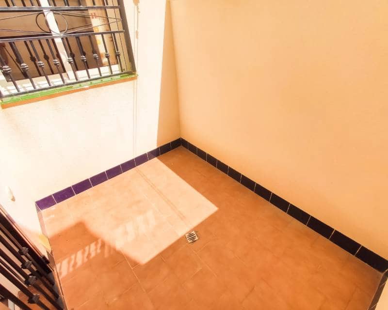 Appartement de 2 chambres à louer à Orihuela Costa avec piscine - 800 € (Ref: 8960967)