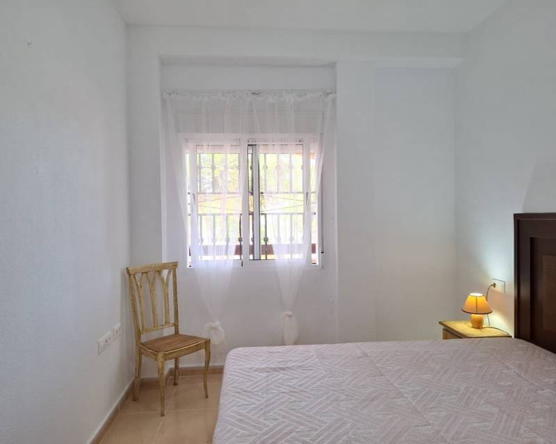 Appartement de 2 chambres à louer à Orihuela Costa avec piscine - 800 € (Ref: 8960967)