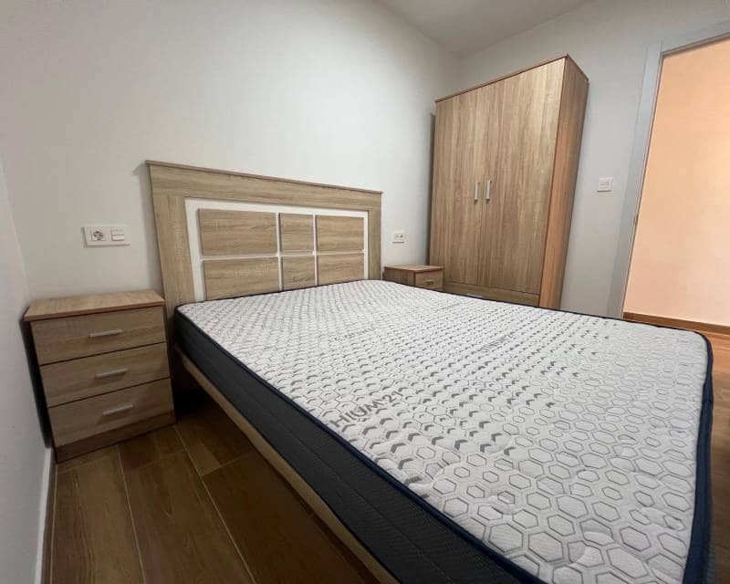 2 quarto Apartamento para arrendar em Torrevieja com piscina - 1 200 € (Ref: 8971608)