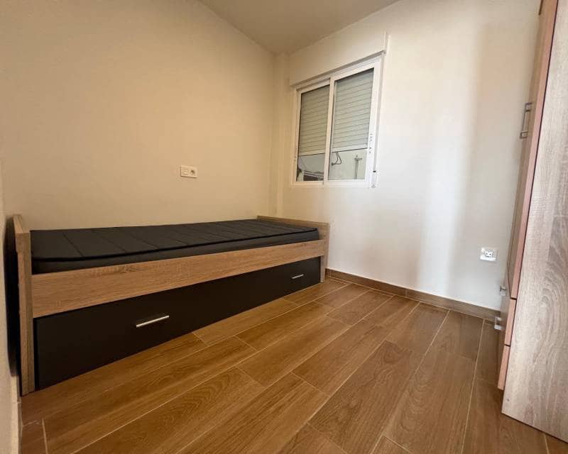 2 quarto Apartamento para arrendar em Torrevieja com piscina - 1 200 € (Ref: 8971608)