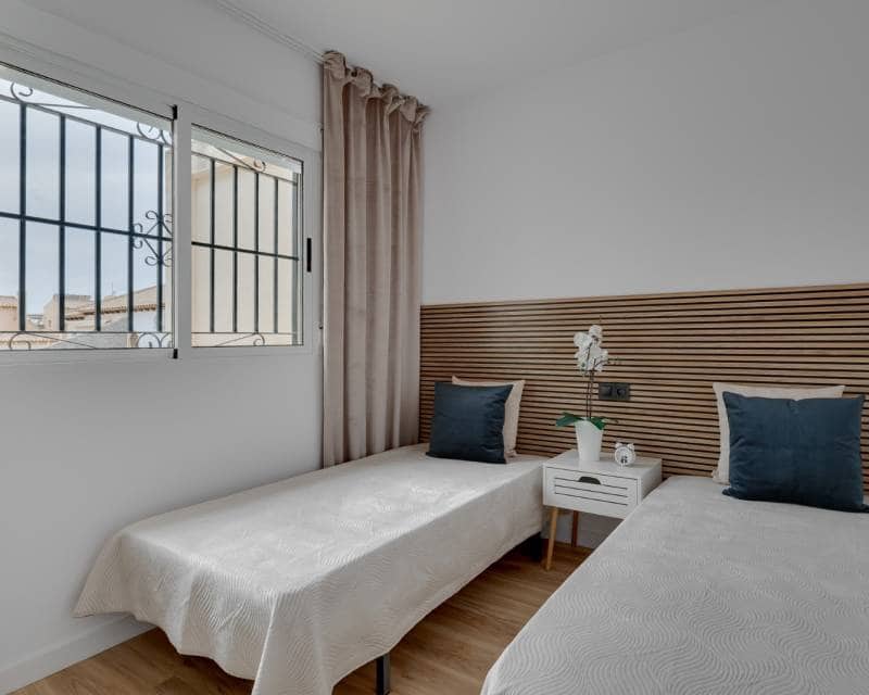 3 soverom Rekkehus til salgs i Los Balcones med svømmebasseng - € 288 000 (Ref: 8987662)