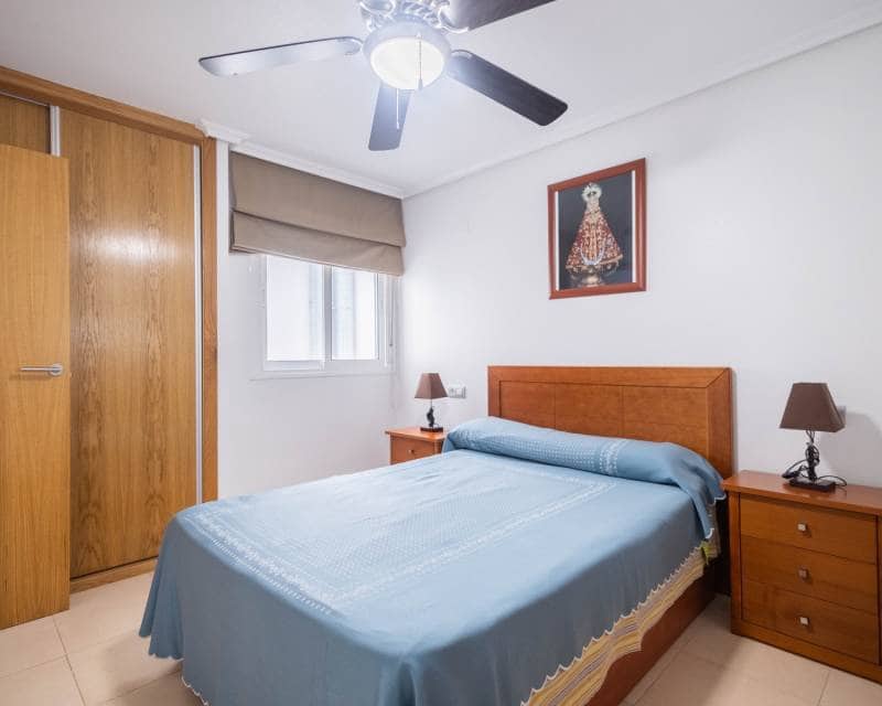 Appartement de 2 chambres à louer à Torrevieja avec garage - 800 € (Ref: 8989968)