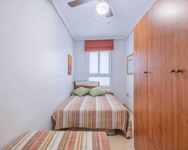 Appartement de 2 chambres à louer à Torrevieja avec garage - 800 € (Ref: 8989968)