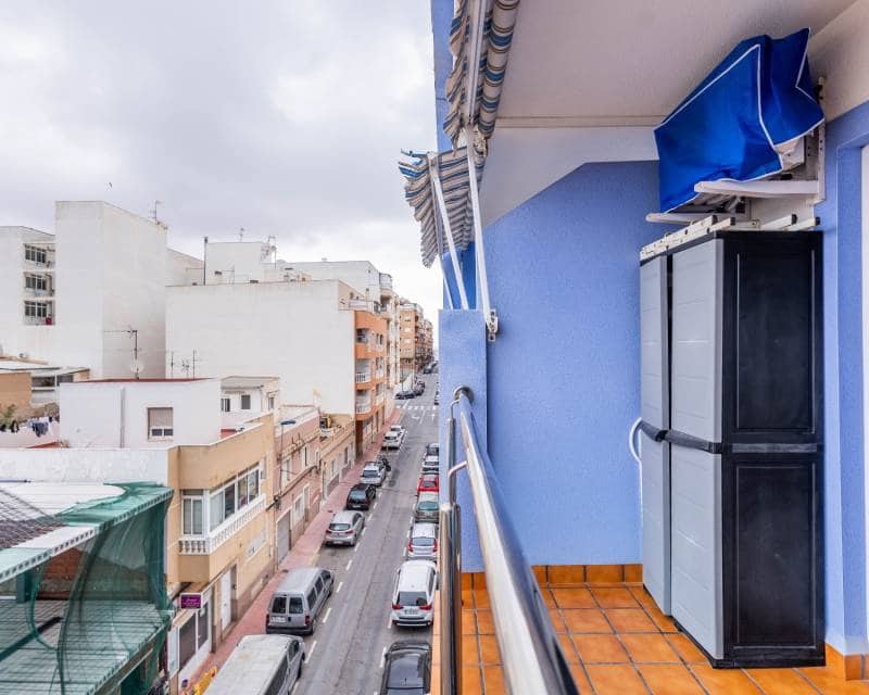 Appartement de 2 chambres à louer à Torrevieja avec garage - 800 € (Ref: 8989968)