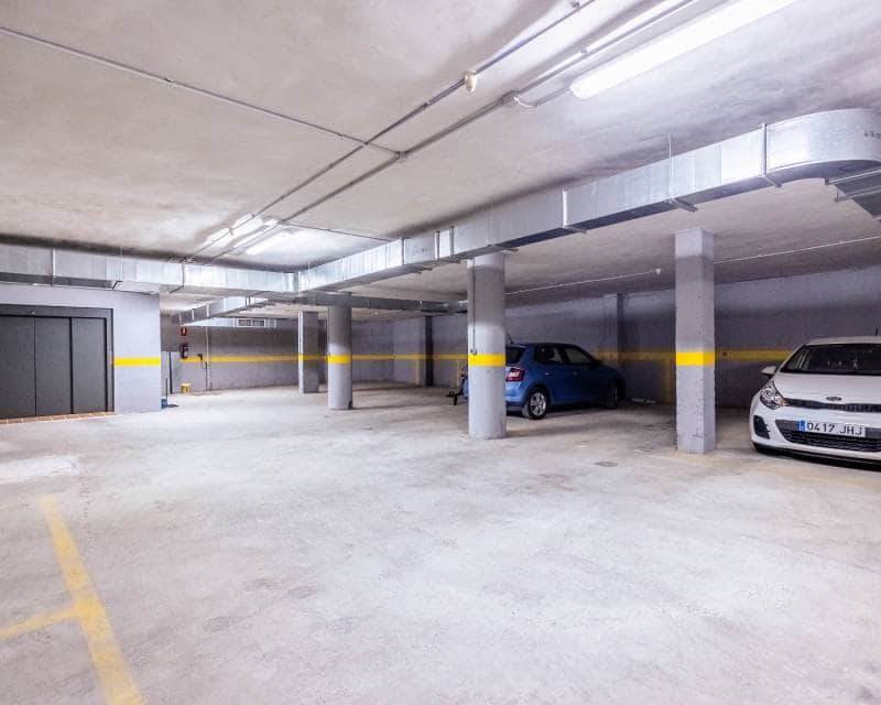 Appartement de 2 chambres à louer à Torrevieja avec garage - 800 € (Ref: 8989968)