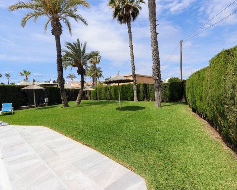 3 bedroom Apartment for sale in Torrevieja with pool - € 340,000 (Ref: 9041390)