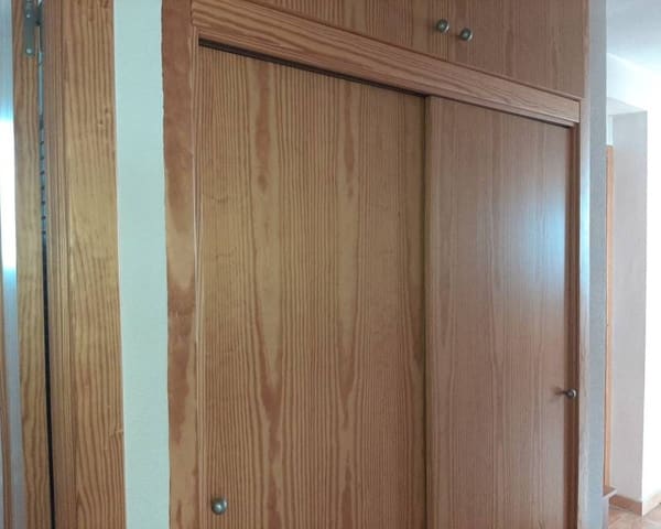 2 slaapkamer Appartement te huur in Las Piscinas Naturales, Torrevieja - € 750 (Ref: 9107992)