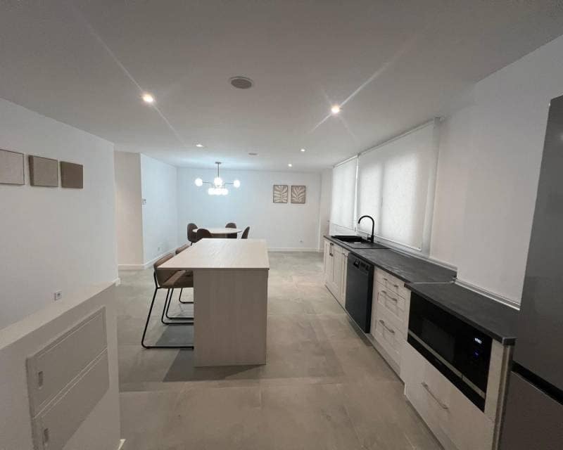 Apartamento de 3 habitaciones en Torrevieja en alquiler - 1.300 € (Ref: 9110812)