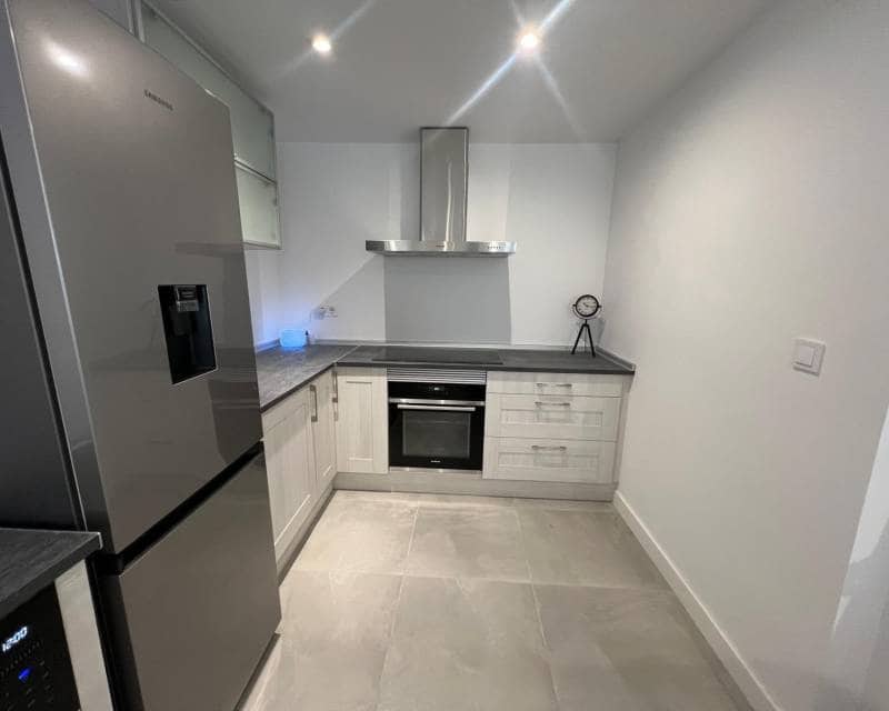 Apartamento de 3 habitaciones en Torrevieja en alquiler - 1.300 € (Ref: 9110812)