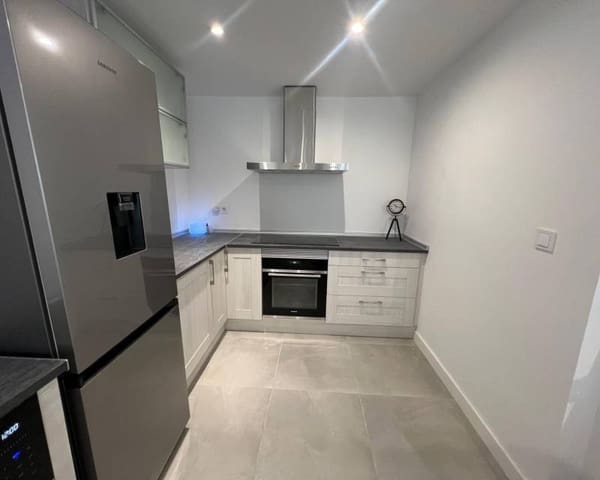 Apartamento de 3 habitaciones en Centro - Muelle Pesquero, Torrevieja en alquiler - 1.300 € (Ref: 9110812)