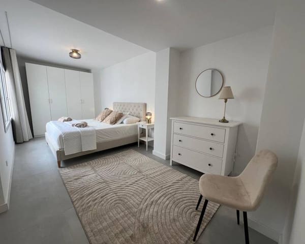 Apartamento de 3 habitaciones en Centro - Muelle Pesquero, Torrevieja en alquiler - 1.300 € (Ref: 9110812)