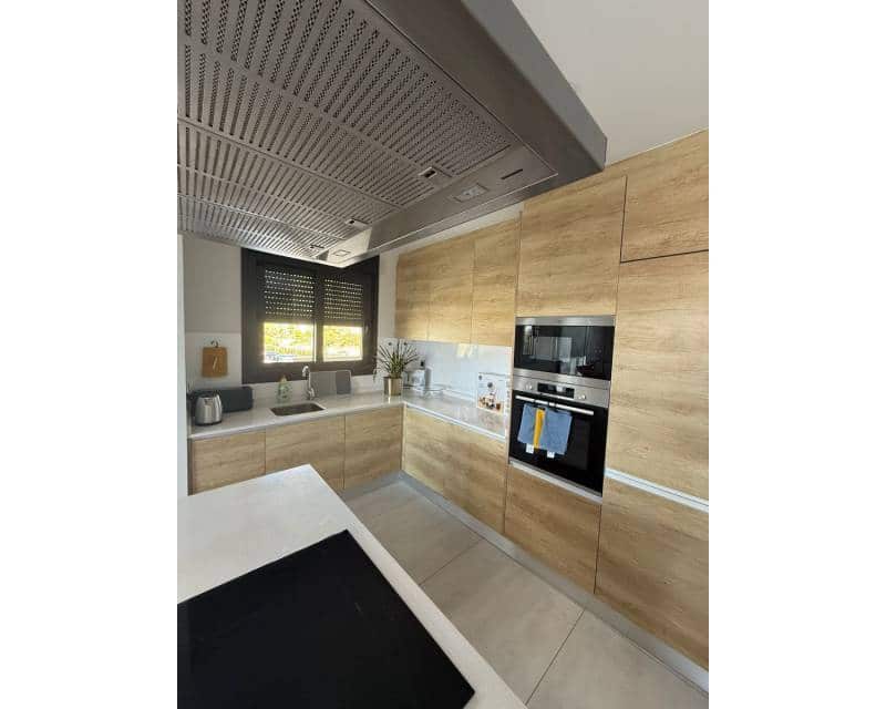 3 quarto Apartamento para arrendar em Benidorm com piscina garagem - 2 500 € (Ref: 9129091)