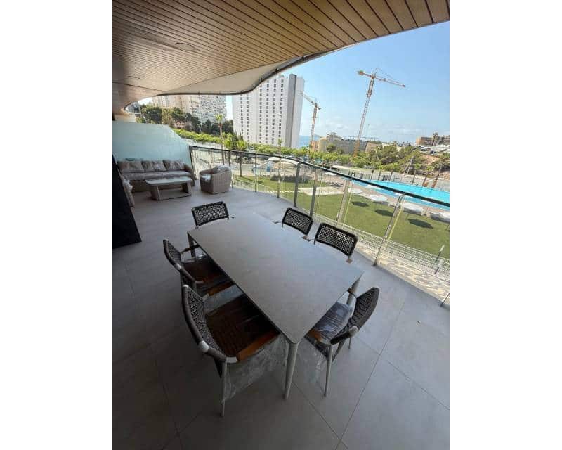 3 quarto Apartamento para arrendar em Benidorm com piscina garagem - 2 500 € (Ref: 9129091)