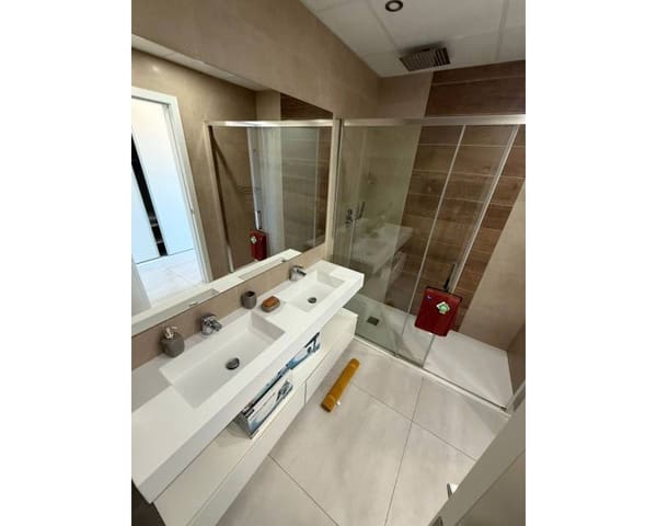 3 sovrum Lägenhet att hyra i Benidorm med pool garage - 2 500 € (Ref: 9129091)