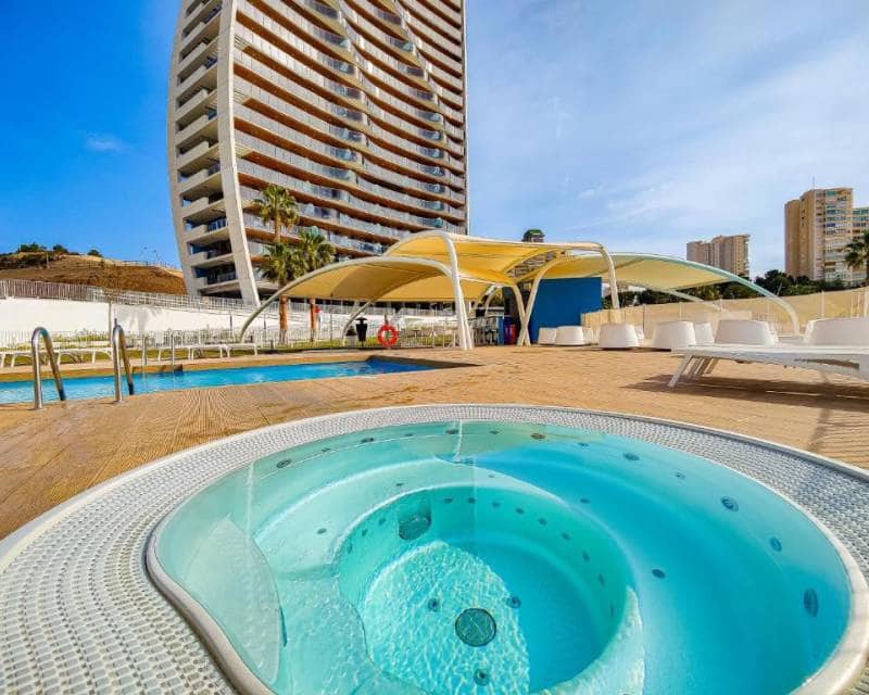 3 quarto Apartamento para arrendar em Benidorm com piscina garagem - 2 500 € (Ref: 9129091)