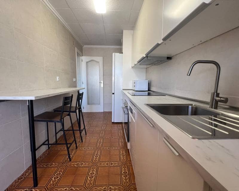 3 soverom Strandleiligheter til salgs i Torrevieja med svømmebasseng garasje - € 1 250 (Ref: 9203475)