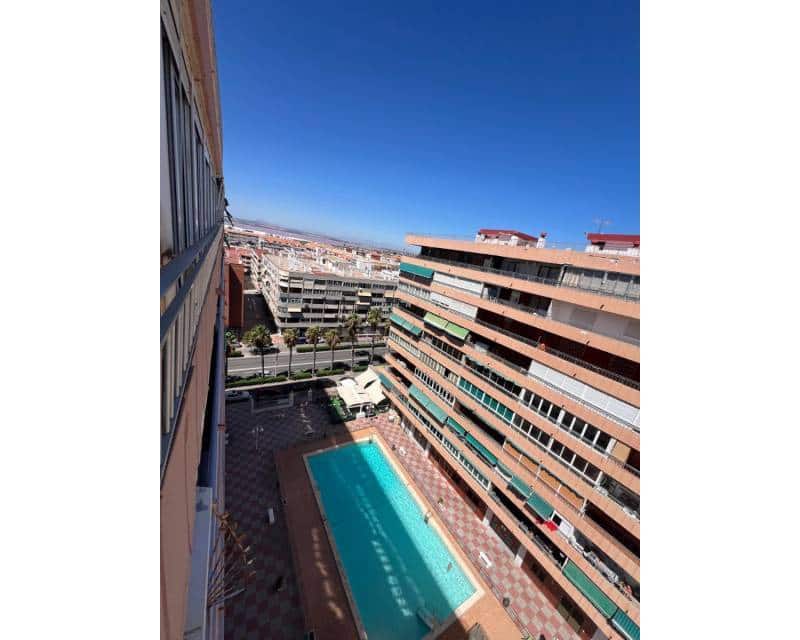 3 soverom Strandleiligheter til salgs i Torrevieja med svømmebasseng garasje - € 1 250 (Ref: 9203475)