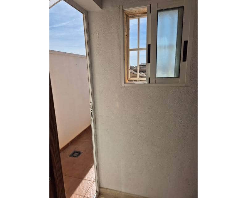 2 soveværelse Villa til leje i Torrevieja med swimmingpool garage - € 900 (Ref: 9207767)