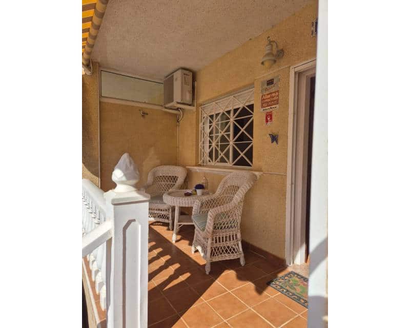 2 soveværelse Villa til leje i Torrevieja med swimmingpool garage - € 900 (Ref: 9207767)