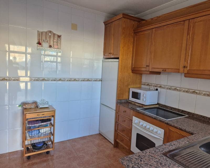2 soveværelse Villa til leje i Torrevieja med swimmingpool garage - € 900 (Ref: 9207767)