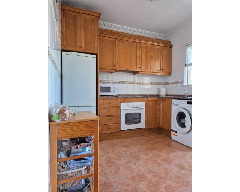 2 soveværelse Villa til leje i Torrevieja med swimmingpool garage - € 900 (Ref: 9207767)