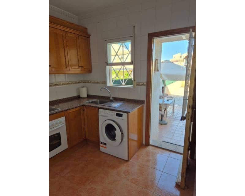 2 soveværelse Villa til leje i Torrevieja med swimmingpool garage - € 900 (Ref: 9207767)