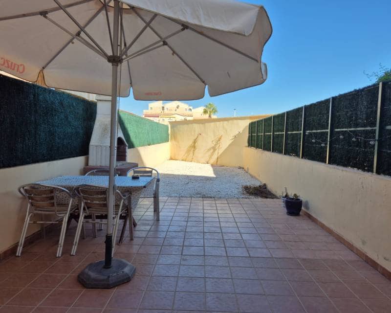 2 soveværelse Villa til leje i Torrevieja med swimmingpool garage - € 900 (Ref: 9207767)