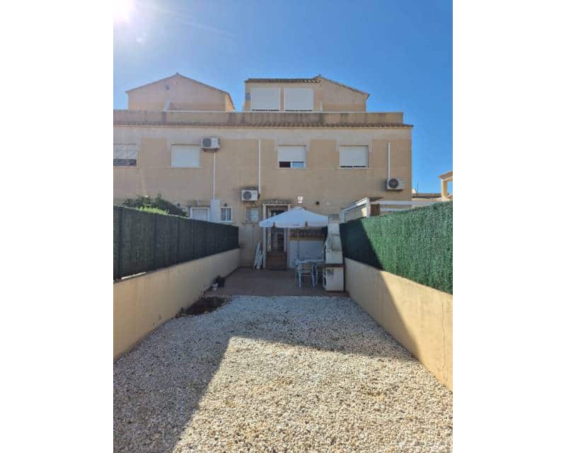 2 soveværelse Villa til leje i Torrevieja med swimmingpool garage - € 900 (Ref: 9207767)