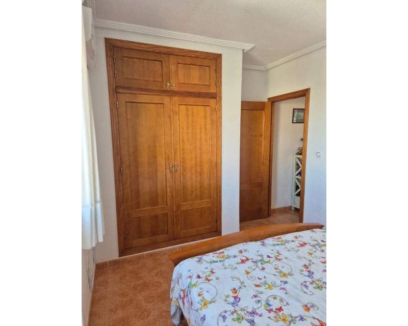 2 soveværelse Villa til leje i Torrevieja med swimmingpool garage - € 900 (Ref: 9207767)