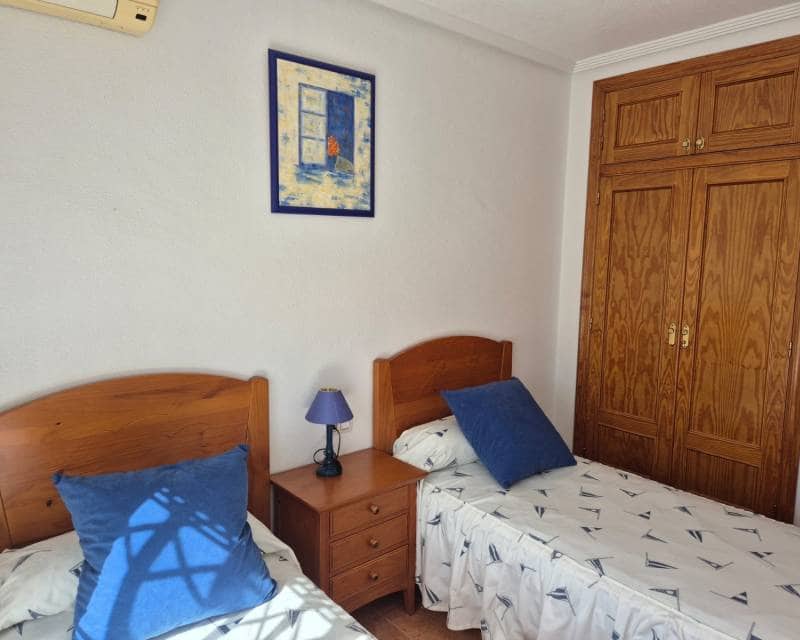 2 soveværelse Villa til leje i Torrevieja med swimmingpool garage - € 900 (Ref: 9207767)