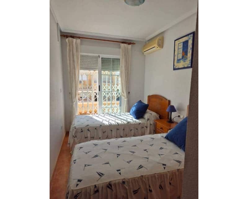 2 soveværelse Villa til leje i Torrevieja med swimmingpool garage - € 900 (Ref: 9207767)