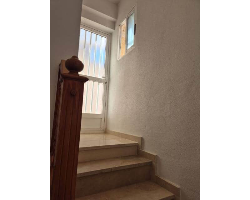 2 soveværelse Villa til leje i Torrevieja med swimmingpool garage - € 900 (Ref: 9207767)