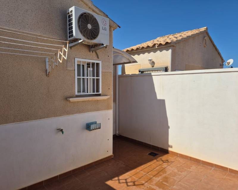 2 soveværelse Villa til leje i Torrevieja med swimmingpool garage - € 900 (Ref: 9207767)