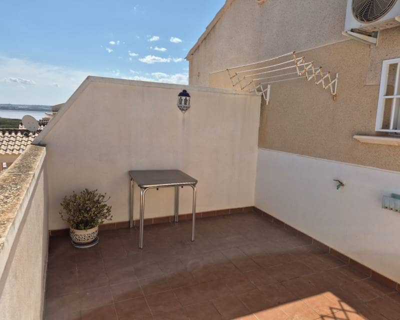 2 soveværelse Villa til leje i Torrevieja med swimmingpool garage - € 900 (Ref: 9207767)