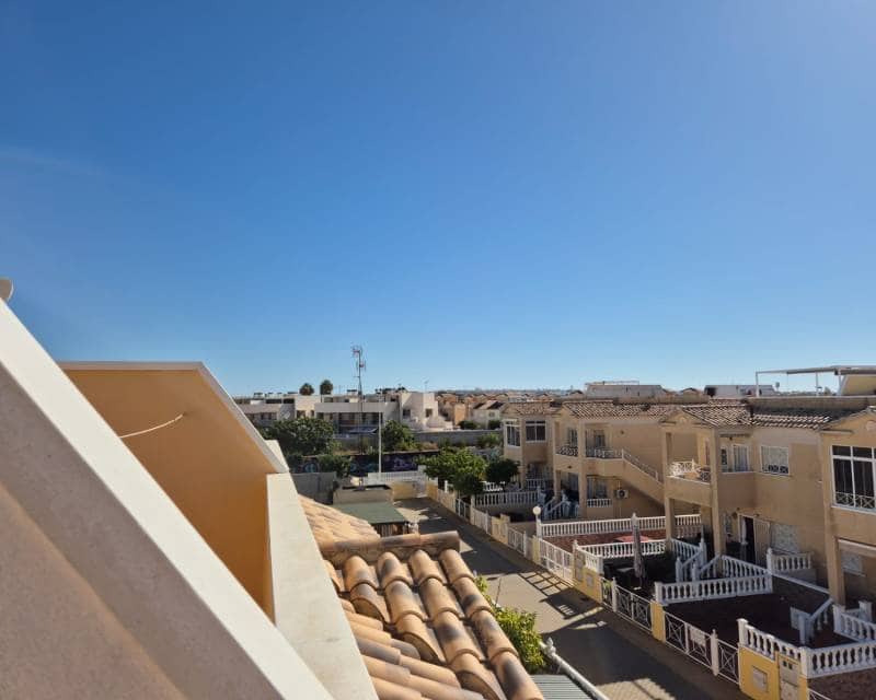 2 soveværelse Villa til leje i Torrevieja med swimmingpool garage - € 900 (Ref: 9207767)