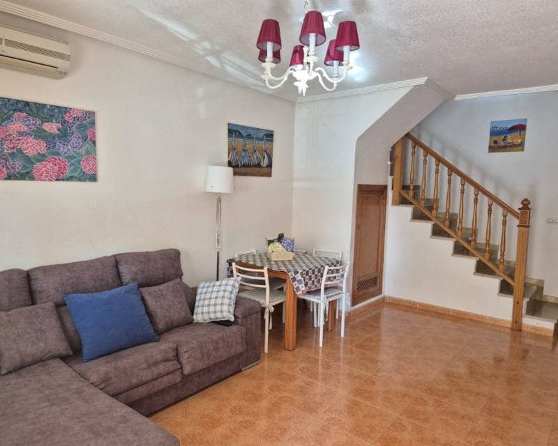 2 soveværelse Villa til leje i Torrevieja med swimmingpool garage - € 900 (Ref: 9207767)