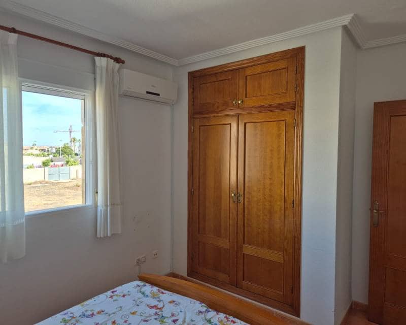 2 soveværelse Villa til leje i Torrevieja med swimmingpool garage - € 900 (Ref: 9207767)