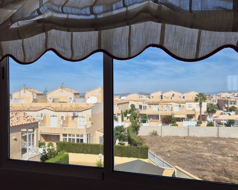 2 soveværelse Villa til leje i Torrevieja med swimmingpool garage - € 900 (Ref: 9207767)