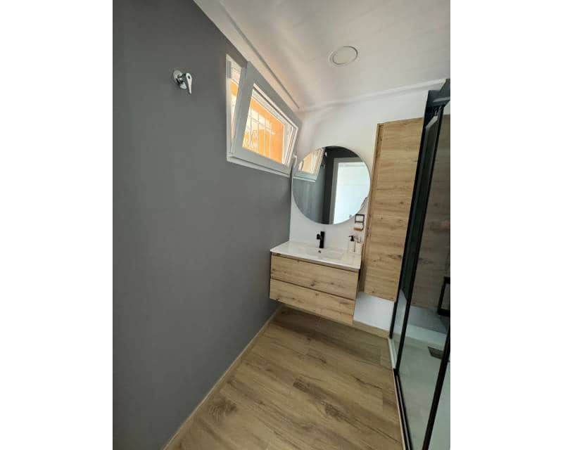 1 slaapkamer Strandappartement te huur in La Veleta - € 750 (Ref: 9244507)