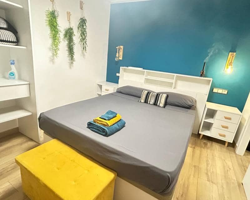 1 slaapkamer Strandappartement te huur in La Veleta - € 750 (Ref: 9244507)