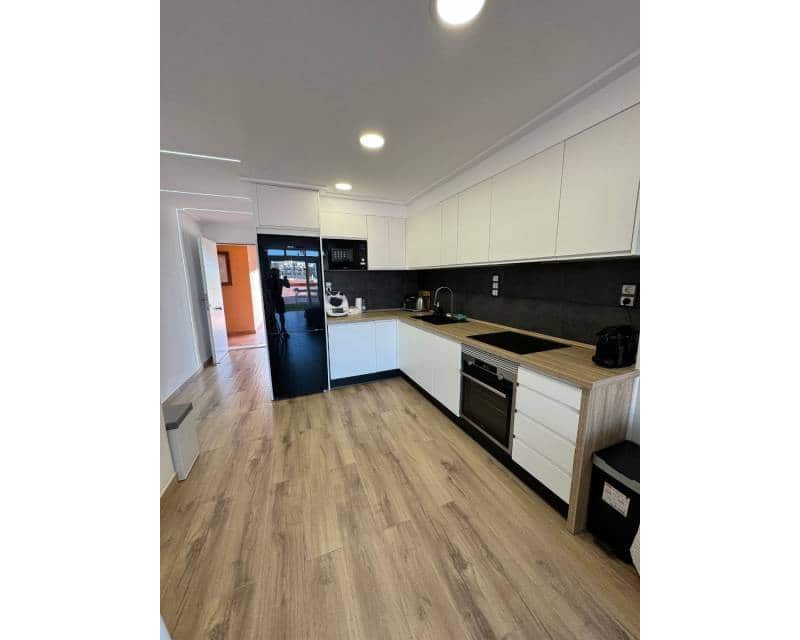 1 slaapkamer Strandappartement te huur in La Veleta - € 750 (Ref: 9244507)