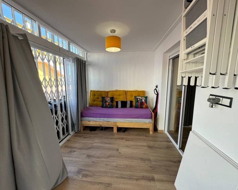 1 slaapkamer Strandappartement te huur in La Veleta - € 750 (Ref: 9244507)