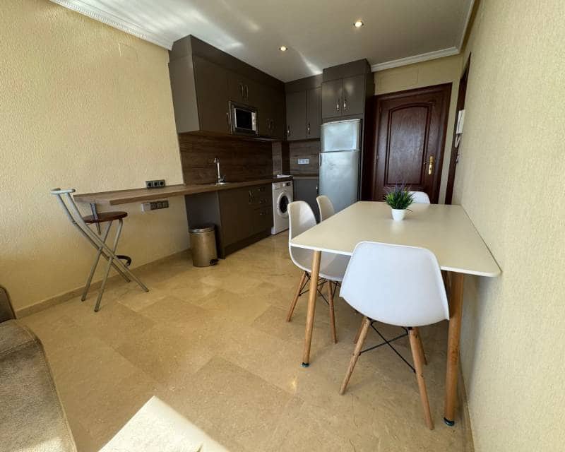 1 quarto Apartamento de Praia para arrendar em Torrevieja - 800 € (Ref: 9263502)
