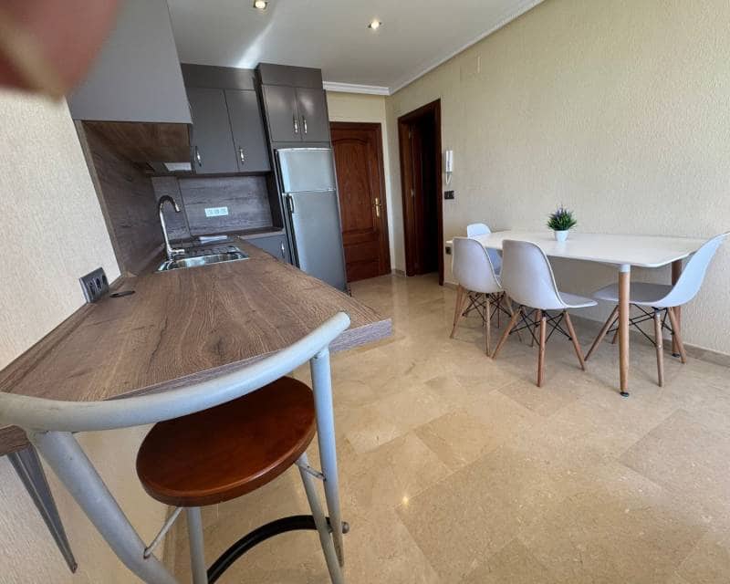 1 quarto Apartamento de Praia para arrendar em Torrevieja - 800 € (Ref: 9263502)
