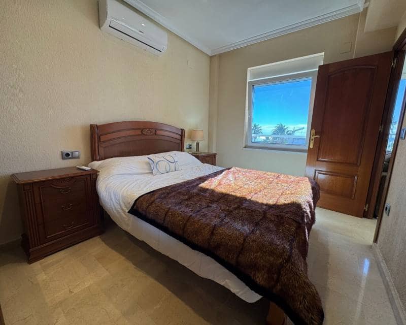 1 quarto Apartamento de Praia para arrendar em Torrevieja - 800 € (Ref: 9263502)