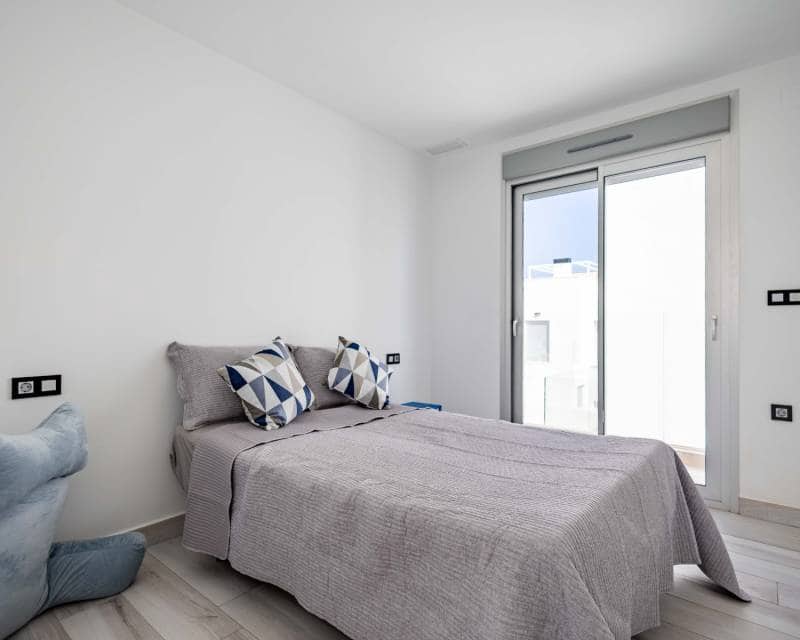 4 bedroom Villa for sale in Orihuela Costa with pool - € 620,000 (Ref: 9311873)