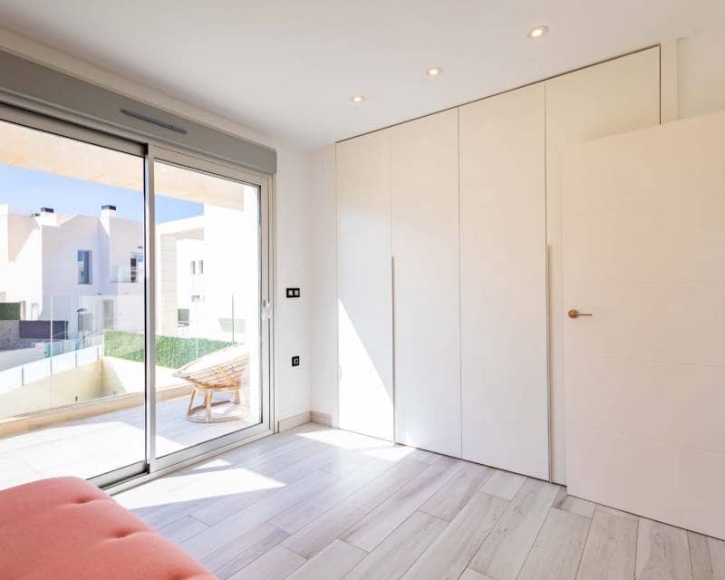 4 bedroom Villa for sale in Orihuela Costa with pool - € 620,000 (Ref: 9311873)