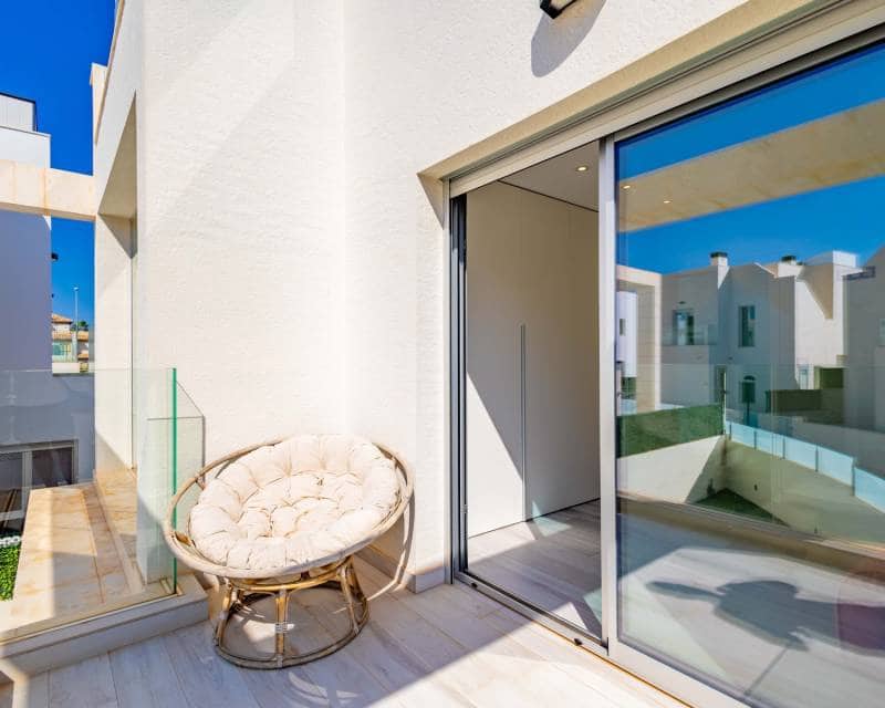 4 bedroom Villa for sale in Orihuela Costa with pool - € 620,000 (Ref: 9311873)